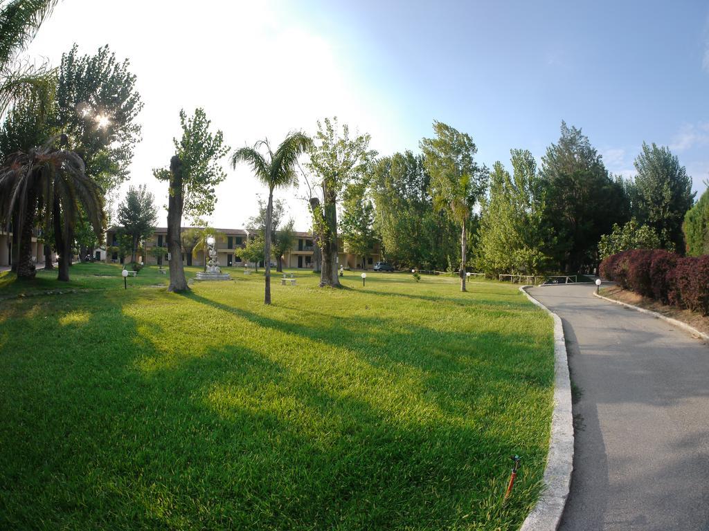 Marina Di Rossano Village Club Bagian luar foto